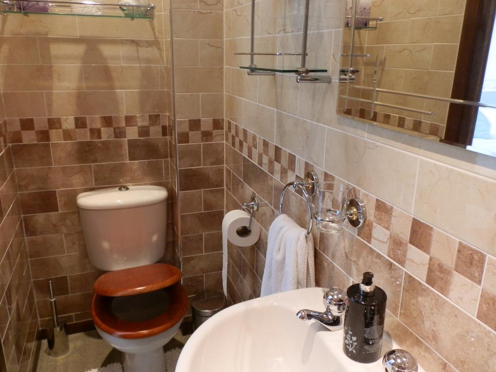 Balnacraig Bed & Breakfast Saline Ngoại thất bức ảnh
